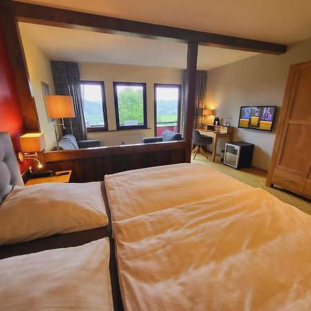 Berghotel Habbel Und Die Welt Kann Warten Cobbenrode Esterno foto