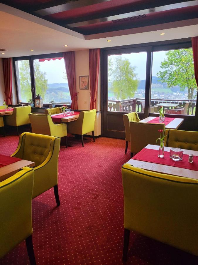 Berghotel Habbel Und Die Welt Kann Warten Cobbenrode Esterno foto