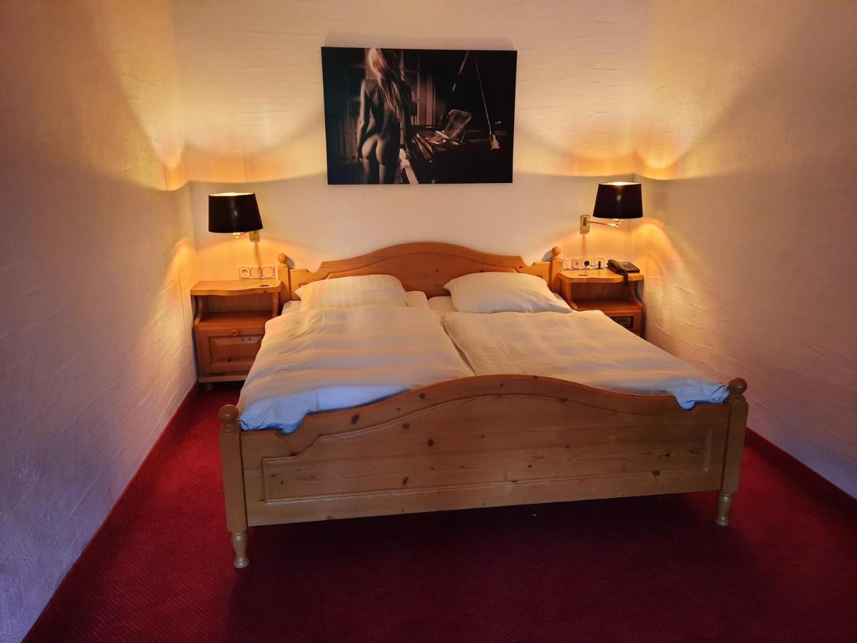 Berghotel Habbel Und Die Welt Kann Warten Cobbenrode Esterno foto