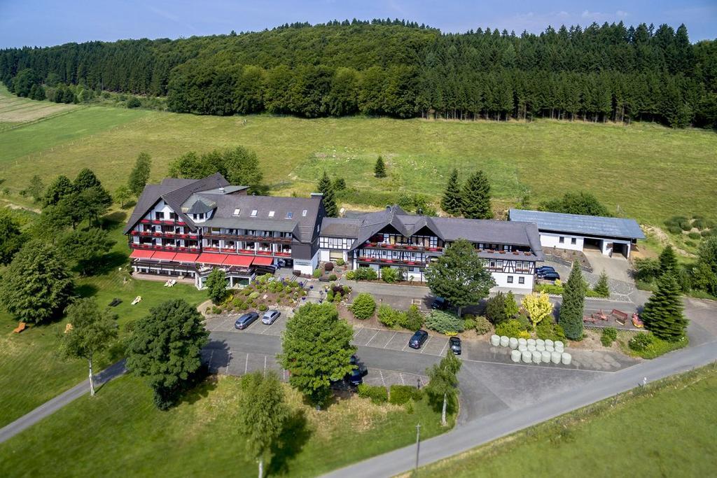 Berghotel Habbel Und Die Welt Kann Warten Cobbenrode Esterno foto