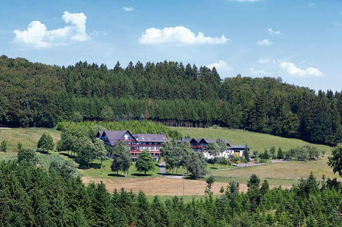 Berghotel Habbel Und Die Welt Kann Warten Cobbenrode Esterno foto
